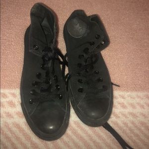 Size 8 women’s converse like new!!